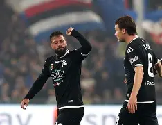 拉齐奥主场击败卡利亚里,取得领先的球队